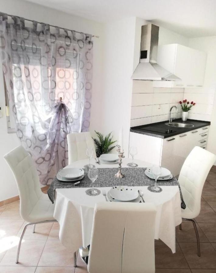 Apartment Toni With Private Parking Zadar Bagian luar foto