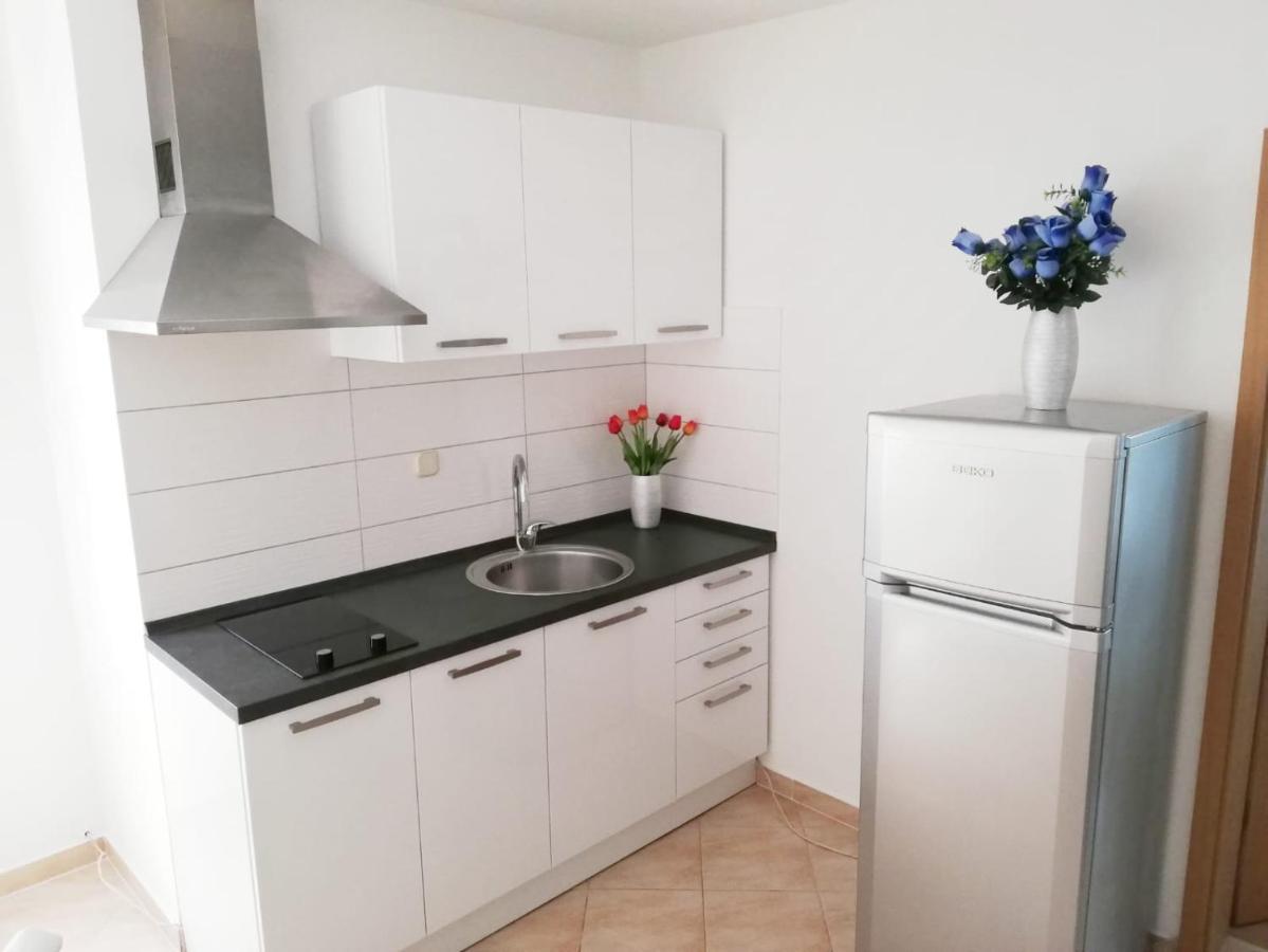Apartment Toni With Private Parking Zadar Bagian luar foto