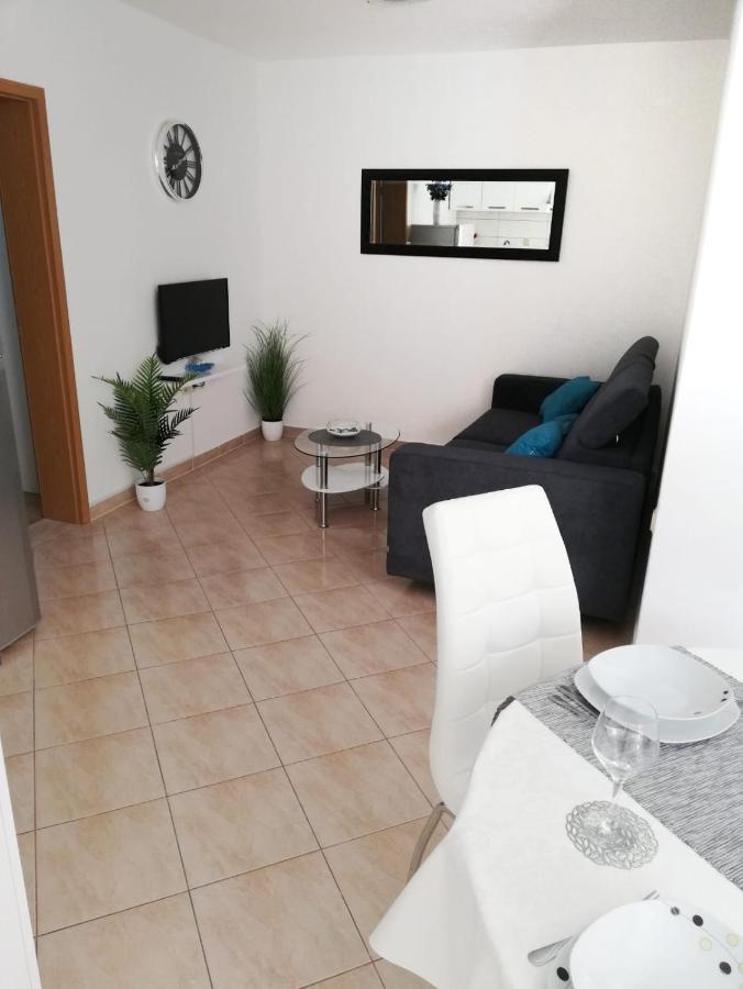 Apartment Toni With Private Parking Zadar Bagian luar foto
