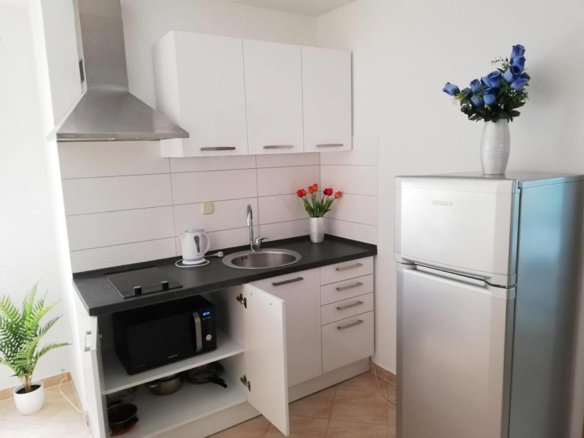 Apartment Toni With Private Parking Zadar Bagian luar foto