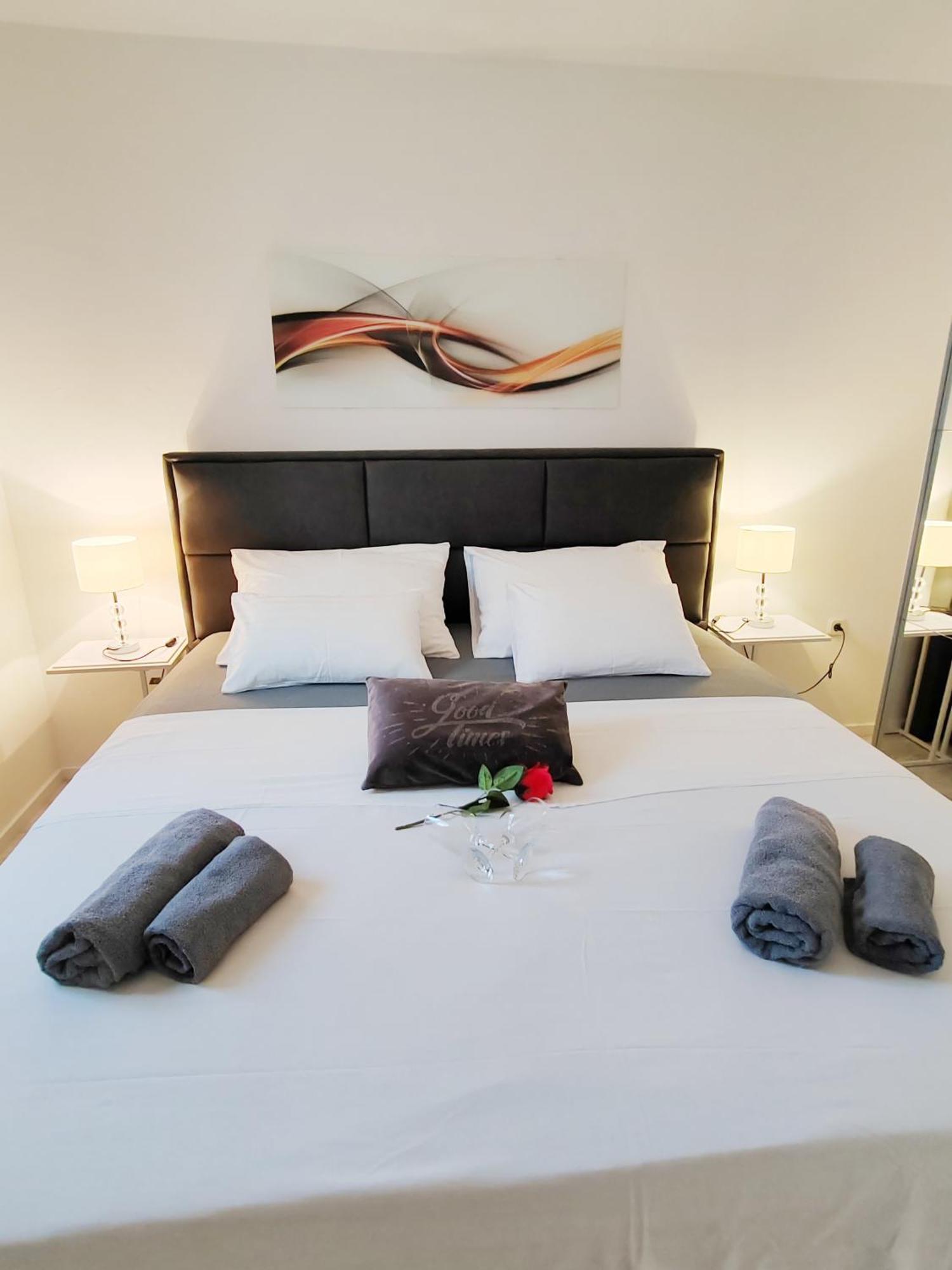 Apartment Toni With Private Parking Zadar Bagian luar foto