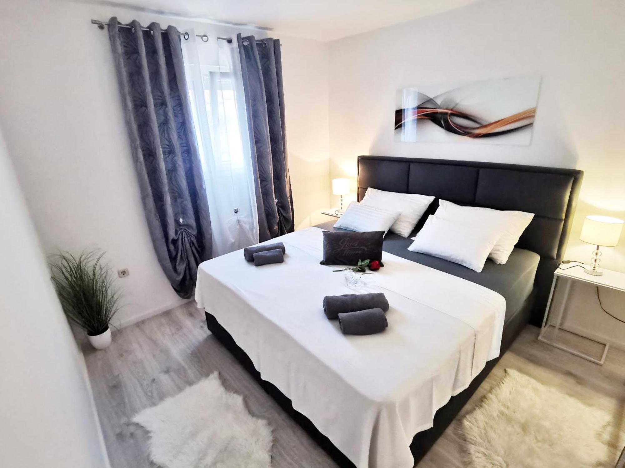 Apartment Toni With Private Parking Zadar Bagian luar foto