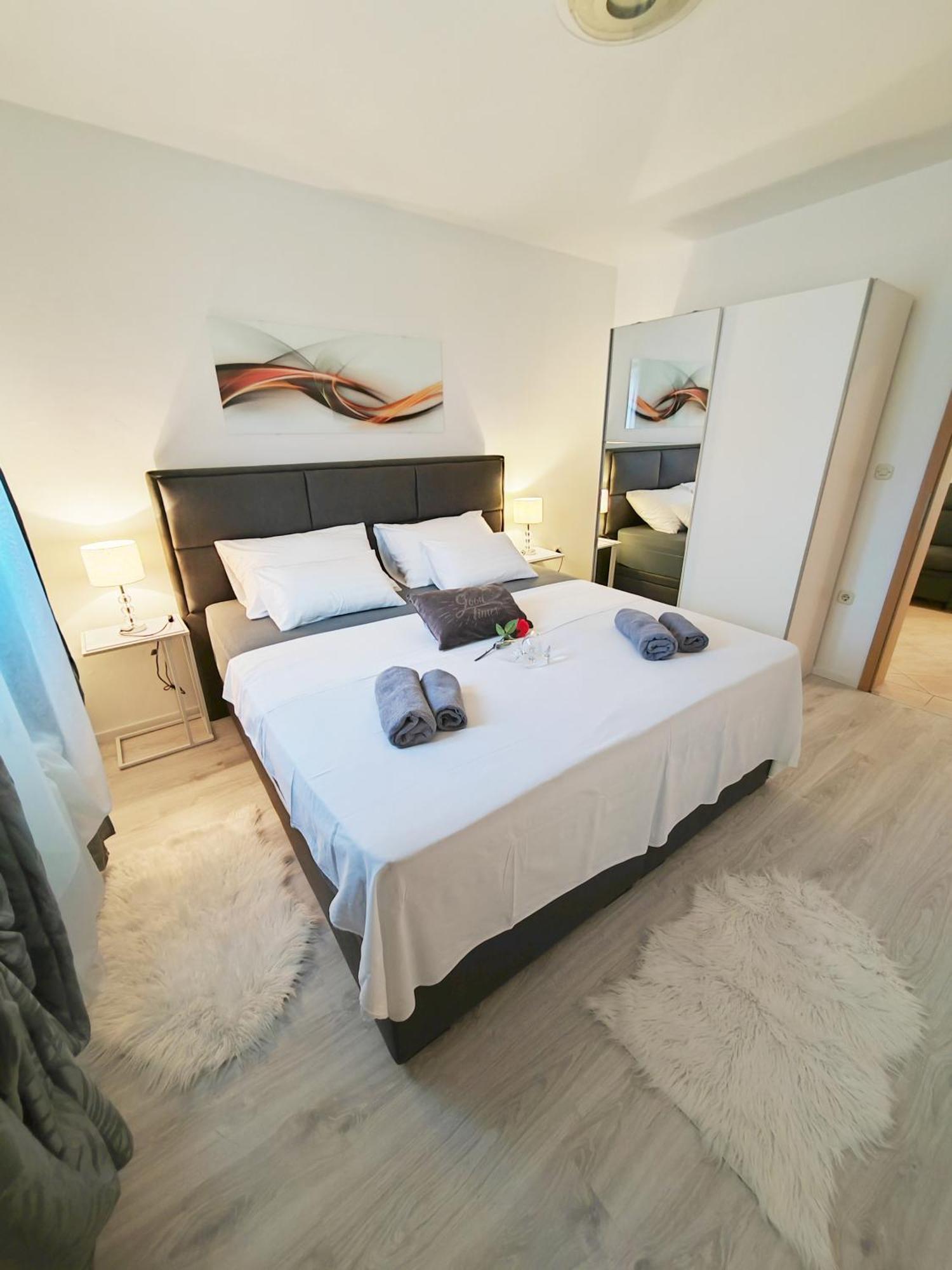 Apartment Toni With Private Parking Zadar Bagian luar foto