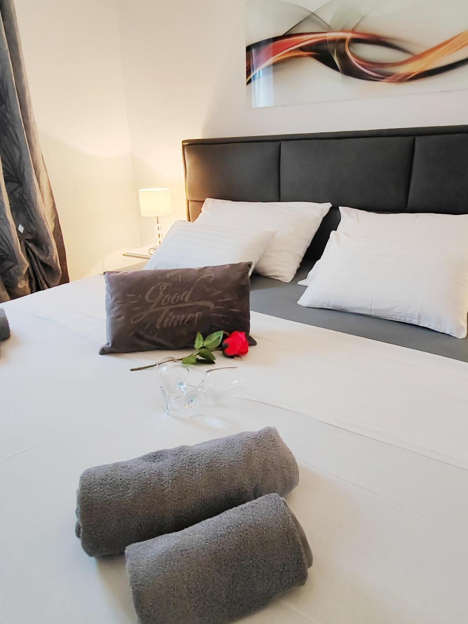 Apartment Toni With Private Parking Zadar Bagian luar foto