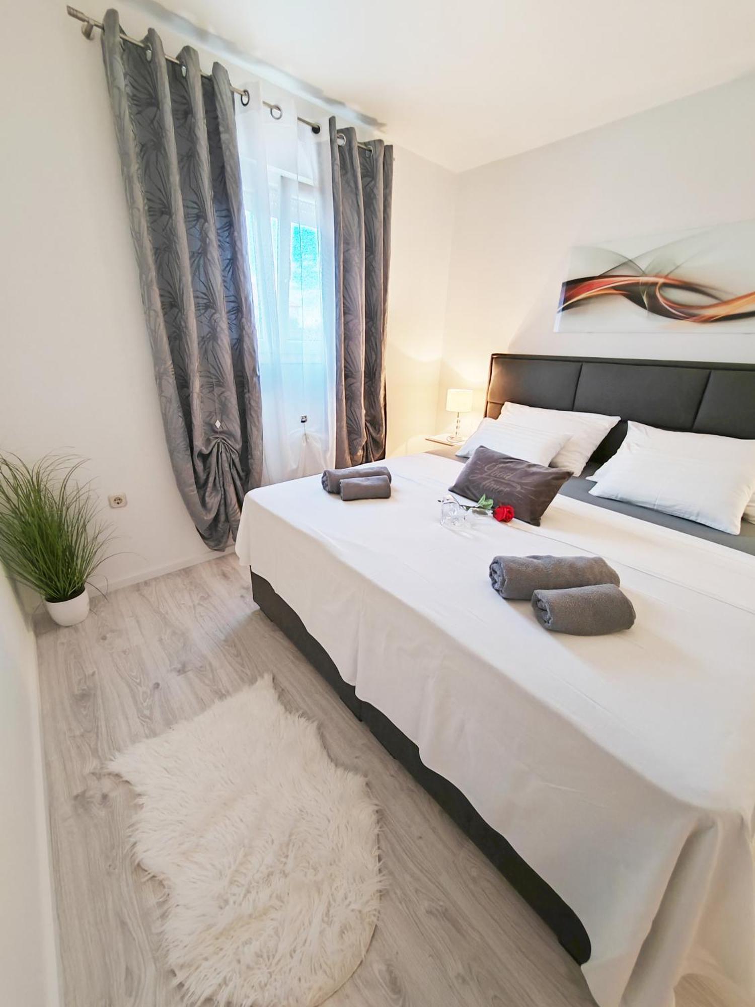 Apartment Toni With Private Parking Zadar Bagian luar foto